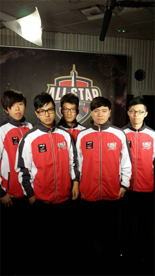 个人英雄主义！桂康击败四名对手，撕裂TE团队合作！EDG 1-1 TE