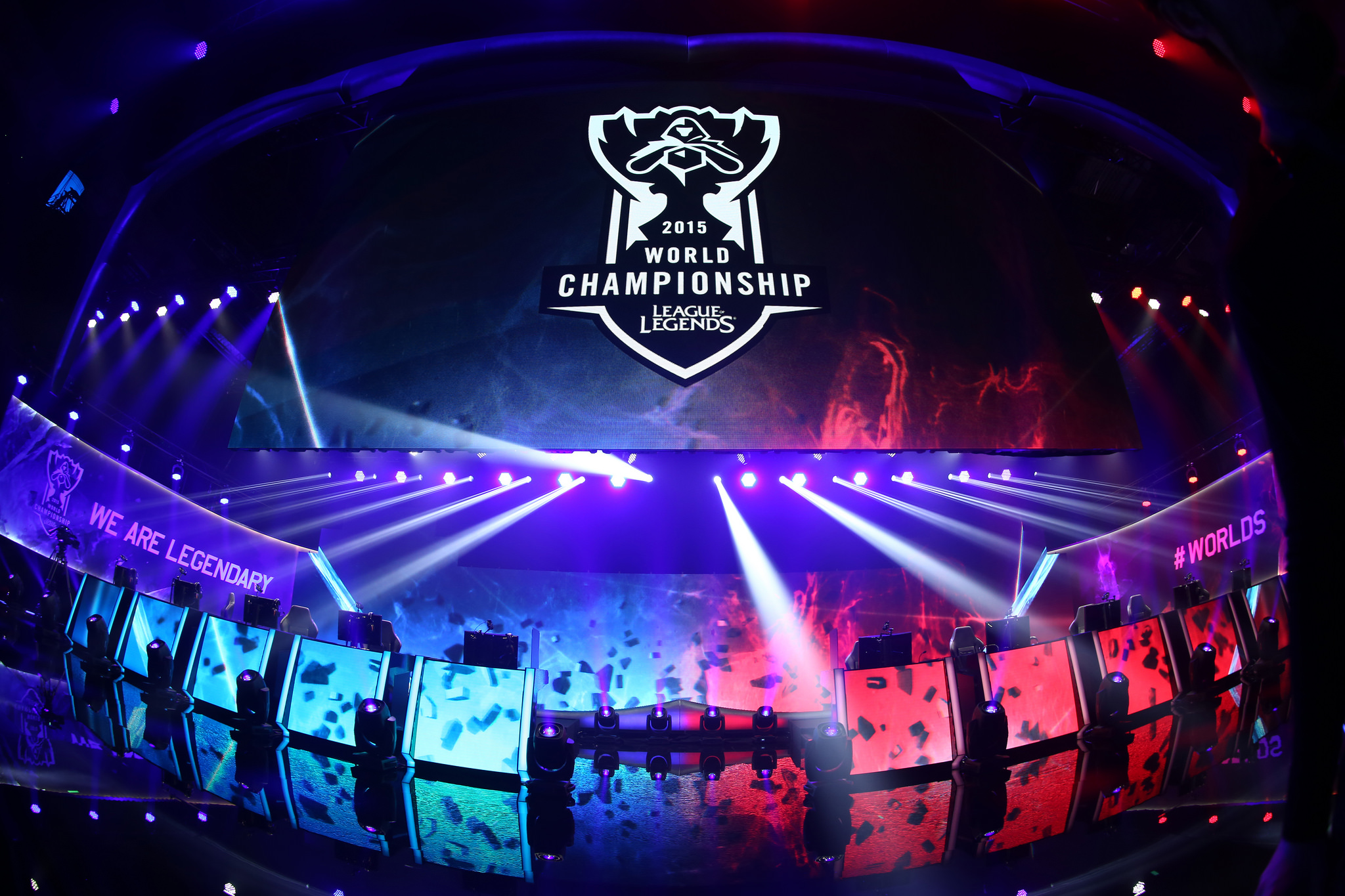 在今天BLG对阵WBG的比赛中，Xun使用蔚达成了在LPL的第100胜，是打野位第25位达成该成就的选手，恭喜Xun！