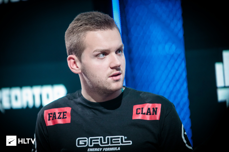 能否原班人马再战一年？ bin 、 Xun 、Elk合同即将到期 knight与ON明年到期