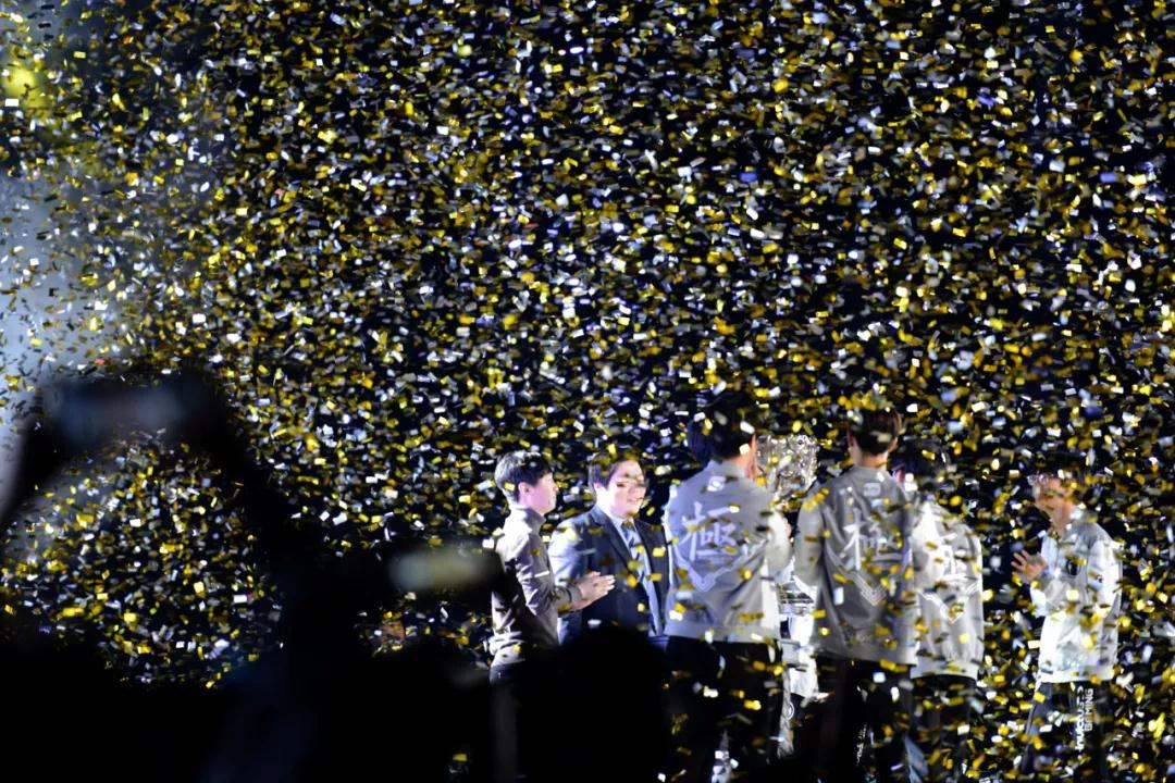 PGL Astana 2025 第一天：精彩比赛、击杀、评论、表情包、网红反应